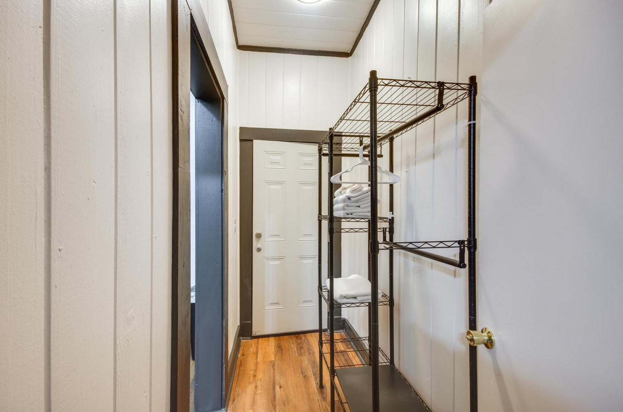 Modern Greenwood Studio Less Than 1 Mi To Downtown! ภายนอก รูปภาพ